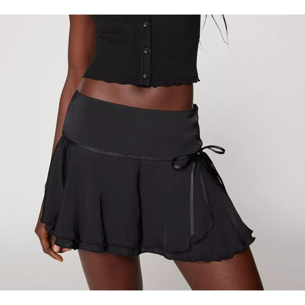 Urban Outfitters Skirt low rise carlene mini womens Black medium going out dark
